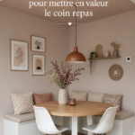 Un coin repas moderne avec des murs fraîchement peints en blanc et des accessoires colorés.
