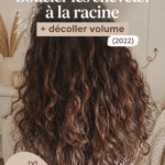 Femme avec des cheveux bouclés à la racine, affichant un joli volume.