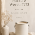 Intérieur moderne avec la couleur Wevet No.273 sur les murs, créant une ambiance chaleureuse.