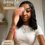 Femme réalisant des boucles dans un cadre lumineux, avec un fer à friser
