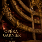 Vue extérieure de l'Opéra Garnier, un chef-d'œuvre architectural à Paris.