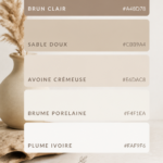 Intérieur décoré avec une palette de brun clair, créant une ambiance chaleureuse.