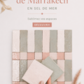 Intérieur décoré avec des rayures de style Marrakech, créant une ambiance chaleureuse et colorée.