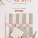 Intérieur décoré avec des rayures de style Marrakech, créant une ambiance chaleureuse et colorée.