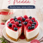 Cheesecake sans cuisson décoré de fruits frais et de crème, sur un plateau élégant