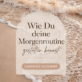 Femme prenant un café dans une cuisine lumineuse avec des couleurs douces, évoquant une routine matinale agréable.