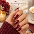 Ongles en amande couleur bordeaux, manucure élégante pour 2023