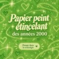 Un intérieur décoré avec du papier peint scintillant des années 2000 à l'ambiance vintage.