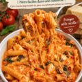 Un plat de rigatoni crémeux à la mozzarella et aux tomates généreusement garni