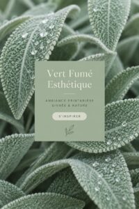 Intérieur décoré avec des éléments verts fumés pour une ambiance printanière chaleureuse.