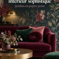 Intérieur élégant avec des tissus en velours et des couleurs profondes, créant une ambiance sophistiquée.